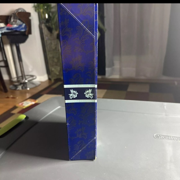 New in box Mattel 1995 Special Edition Avon Winter Velvet Barbie Doll #15571 - Picture 5 of 7